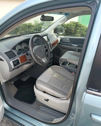 Chrysler Town &amp; Country cena 22000 przebieg: 254541, rok produkcji 2008 z Konin małe 92